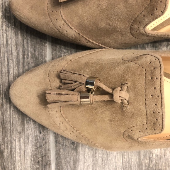 Vince Camuto: NEW! Suede Tassel Flats — Size 9 - Picture 3 of 4